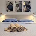 Large New Stylish Studio Apt - Metro Fast Wifi A/C