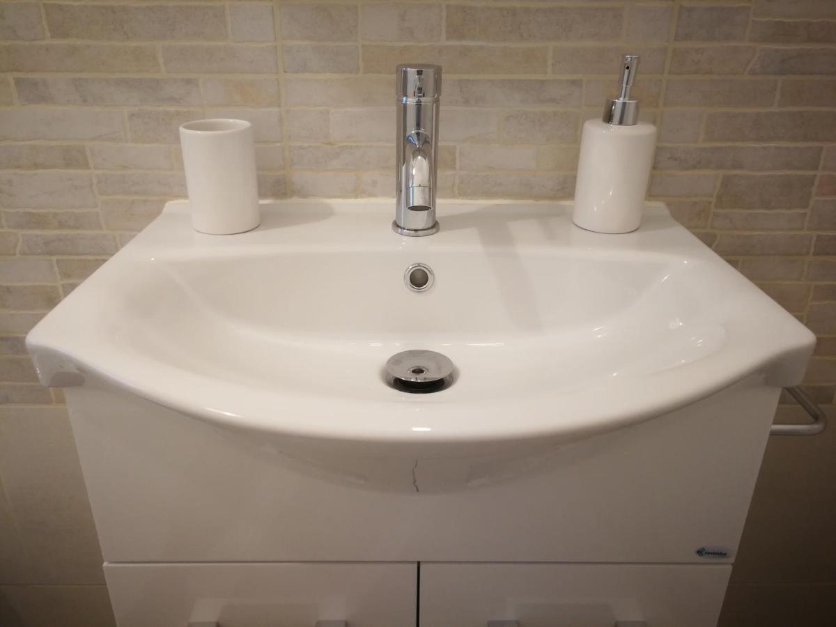 Large New Stylish Studio Apt - Metro Fast Wifi A/c *